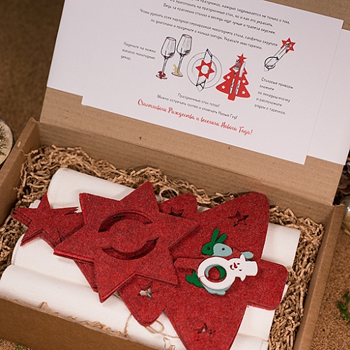 За Новогодним столом